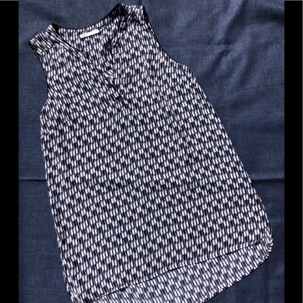 DR2 black & white blouse